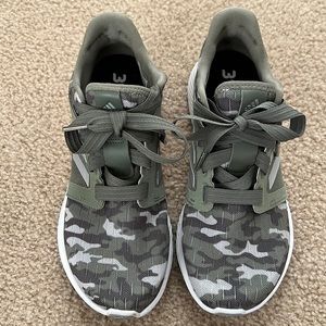 Adidas women’s Edge Lux camo print sneakers size 7